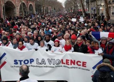 تظاهرات شال قرمزها علیه جلیقه زردها در پاریس